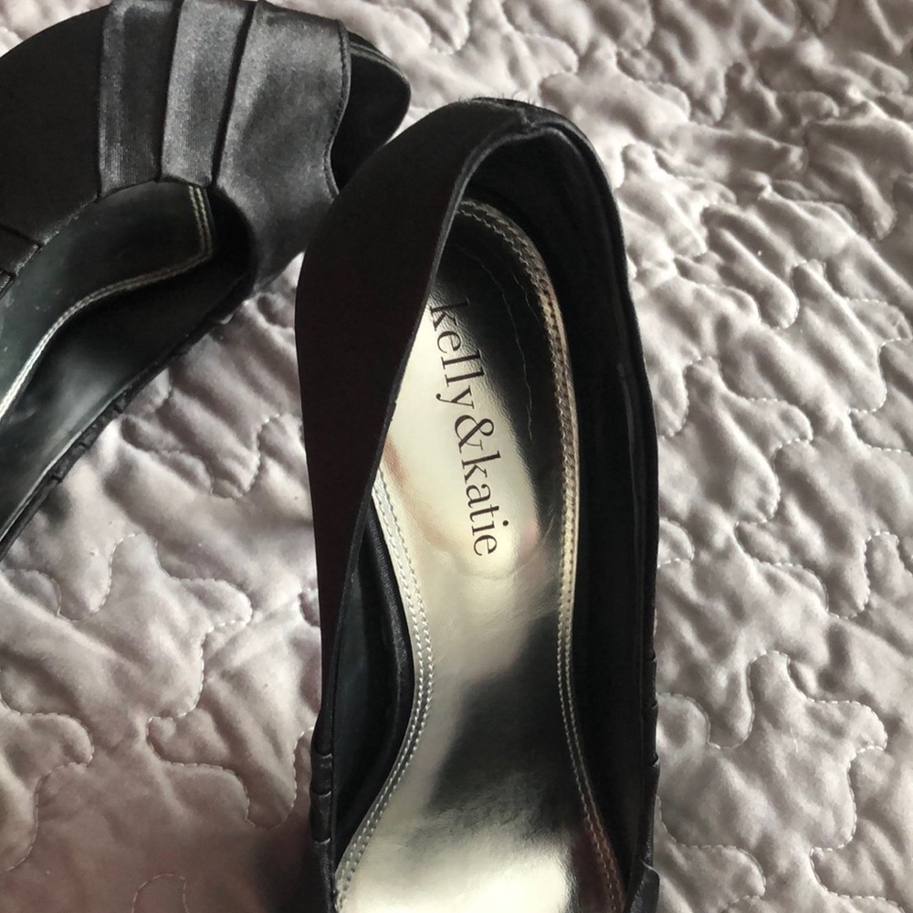 Black satin heels - Picture 3 of 3